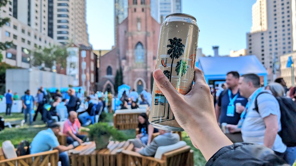 __allllllllez__'s tweet image. SnowBashPartyだー！パーリィターーーーイム！！！！
#SnowflakeSummit #DataCloudSummit