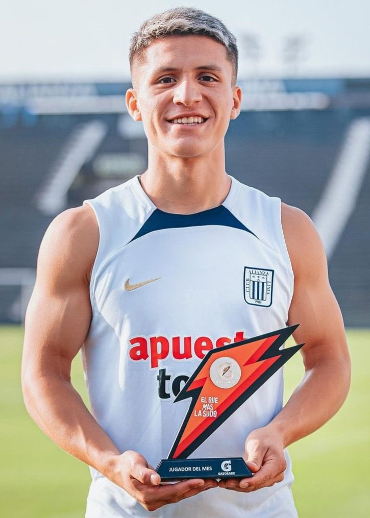 DataRacingOK's tweet photo. 🎙️💣 Catriel #CABELLOS a @DataRacingOK: "En #AlianzaLima estoy a préstamo sin opción de compra hasta fin de año. A FIN DE AÑO TENDRÍA QUE VOLVER A #RACING". https://t.co/KC0LP97epV