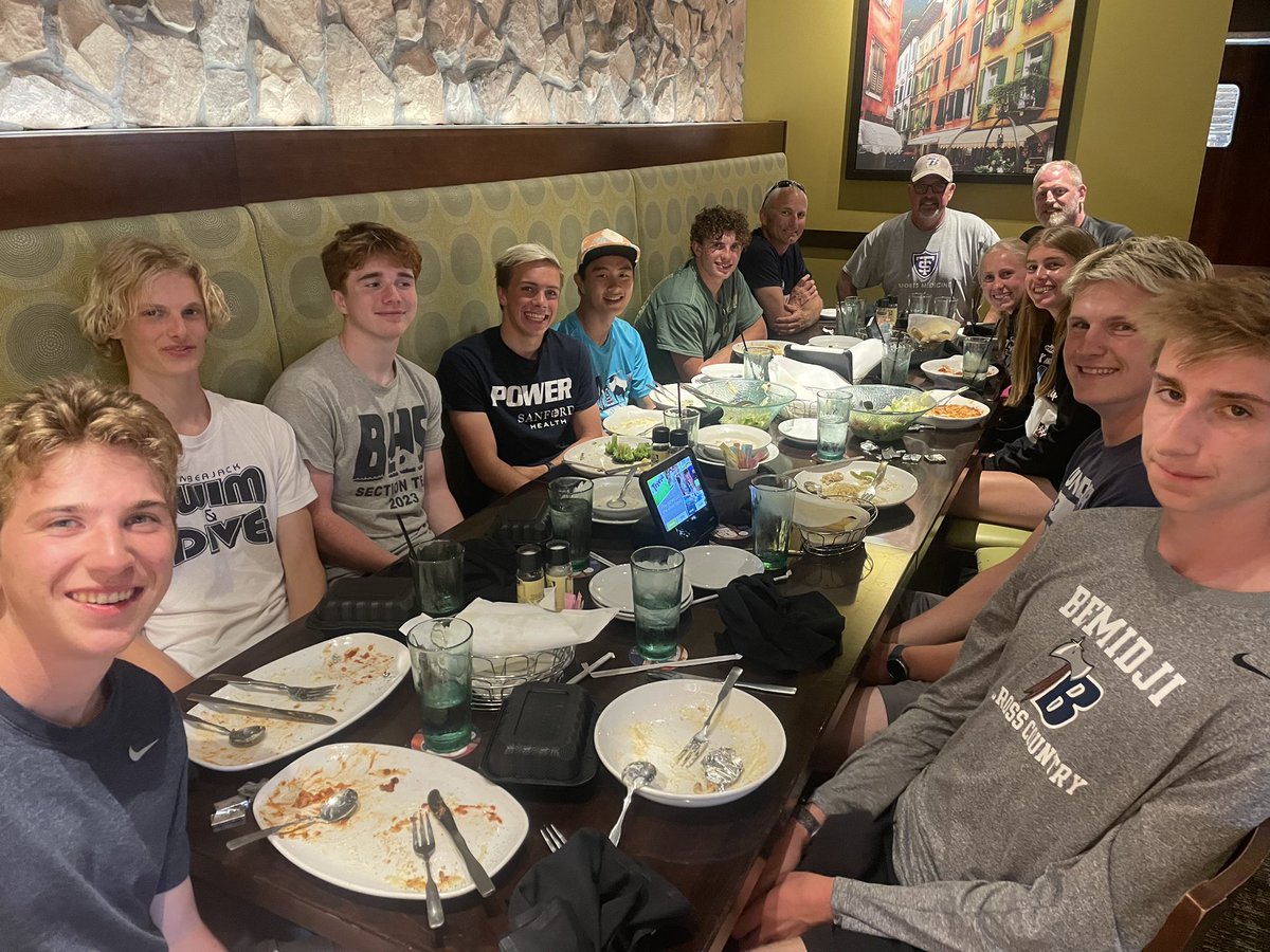 BemidjiTrack's tweet photo. Traditional pre meet meal at Olive Garden.  Time to run fast and vault high. https://t.co/0ouk9Kg0l7