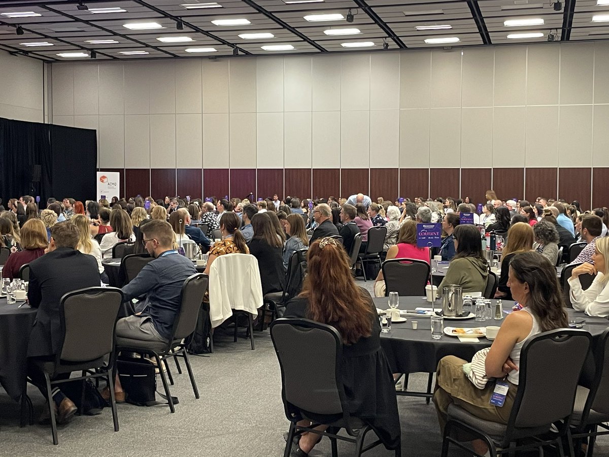 LucDupont's tweet photo. Je prononçais ce matin une conférence portant sur les générations et leurs habitudes médias, création et valeurs au Colloque annuel de l’association des communicateurs municipaux du Québec (ACMQ) à Lévis. Félicitations aux organisateurs pour ce record de participation! https://t.co/hnbgSV2BXQ