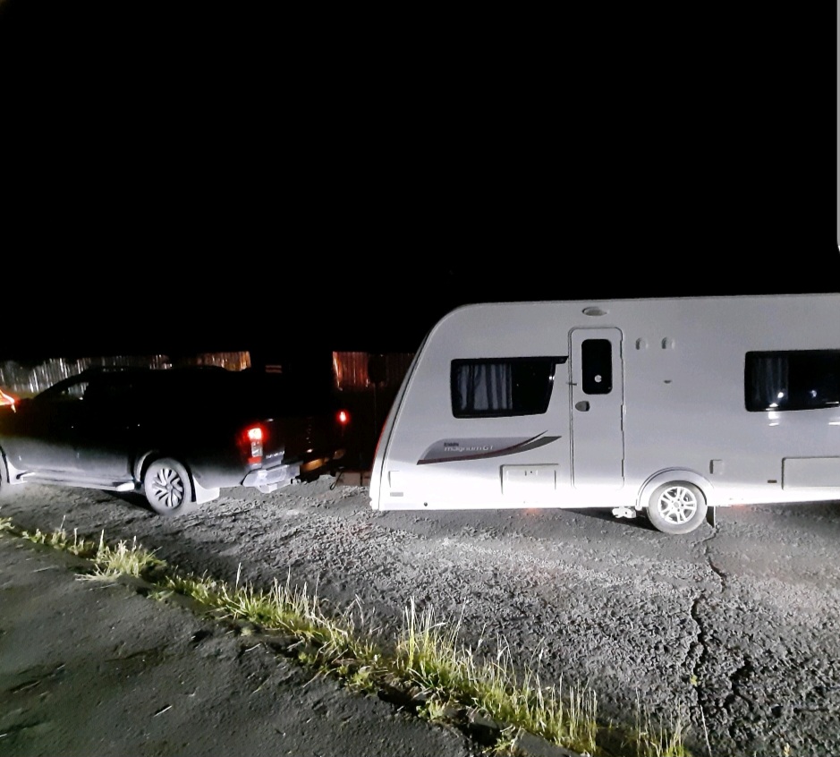 tvprp's tweet photo. Roads Policing Officers located this 4x4 towing a caravan on the A34 Oxford and brough it to a stop. Enquires showed the caravan was stolen in the early hours of Wed morning. Occupants of 4×4 arrested on susp of theft. #P1089 #P6874 #P2086 #P1864 #P0157 #P3291 #P6663 #oxoncshift https://t.co/0zq0HR9NAQ