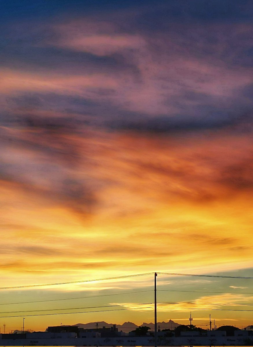 AlmenMendez's tweet photo. Atardecer de miércoles https://t.co/HQAPBUcQRM
