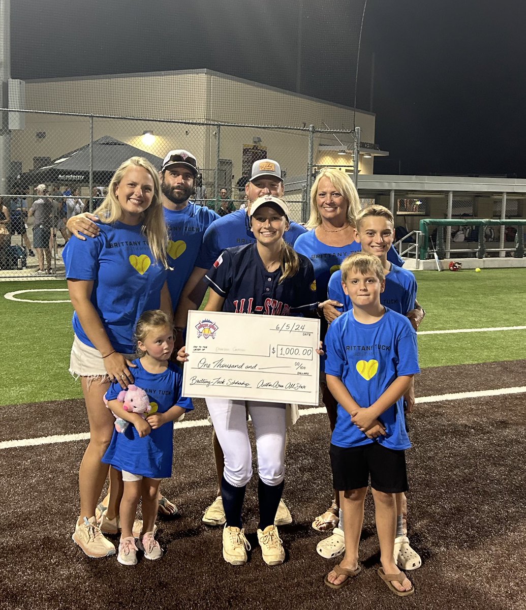 AustinAreaAllS1's tweet image. And the South team wins 2-0! South MVP-Emerson Crossan (Westlake)
South silver slugger-Dee Dee Baldwin (Canyon)
South Golden Glove-Tiffany Sanchez (Del Valle)