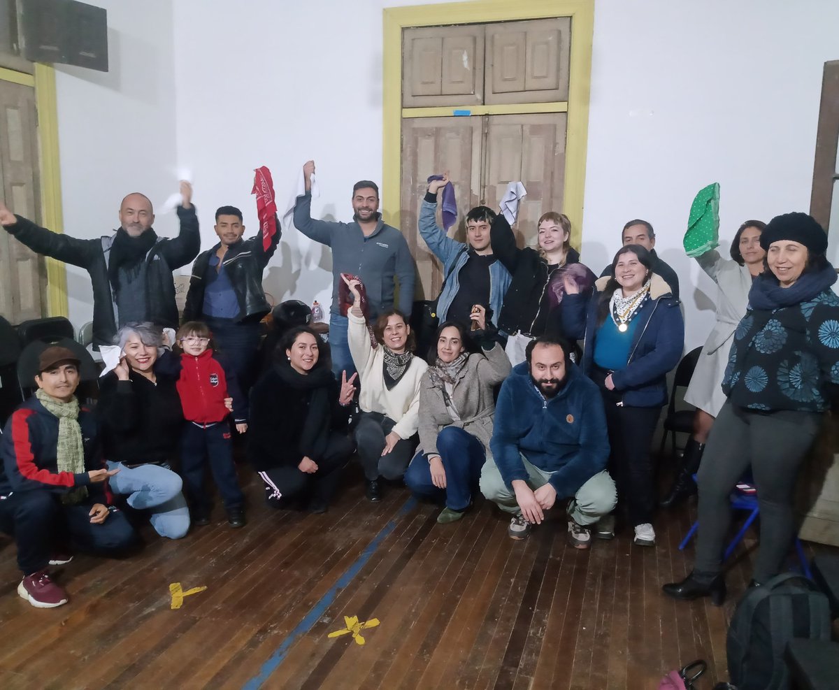Así de hermoso comenzó hoy el "TALLER DE BAILE DE CUECA CHILENA" del Club Matadero🔥 que dirige Jean Carlos Rubianes en la Junta de Vecinos del Barrio Yungay.❤️

@jvbarrioyungay 
@elclubmatadero 
#casaclub_matadero 
@jean_rubianes
#barrioyungay 
#tallerbailecuecaclubmatadero