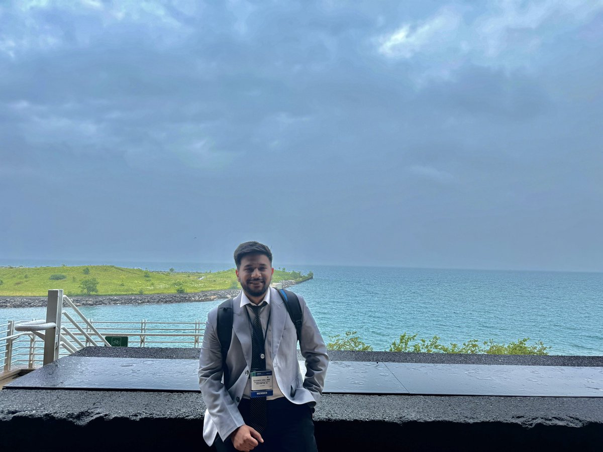 87Kulwinder's tweet photo. ASCO2024

Grateful to present my first poster in the US. It was an amazing experience to connect with lots of people who are enthusiastic about oncology.
I want to thank my mentor @jonathanloree for giving me this opportunity.✨

#ASCO24 #USMLE https://t.co/baUCehFSQE