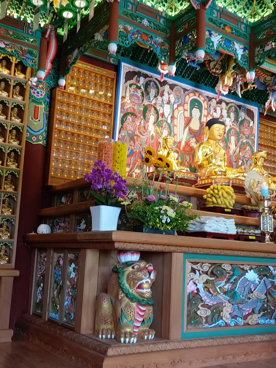 초하루 법회
어제 수업 끝나고 꽃꽂이 공양 올리고 오늘 법회오는기분 참으로 좋다