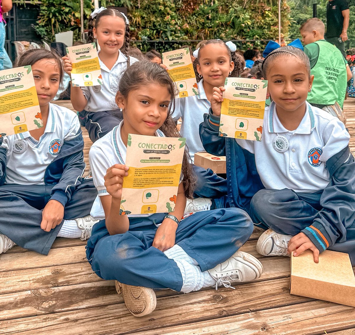 amoramartinez1's tweet photo. Nuestros #GuardianesDeLaTierra 🌎, niños y niñas #ConectadO2s con el cuidado de la fauna 🐦⬛, las áreas protegidas, los cerros y los ríos.
Niños que desde la inocencia y la curiosidad, aprenderán el cuidado de la biodiversidad de nuestro Distrito. https://t.co/v2KiO8oRII