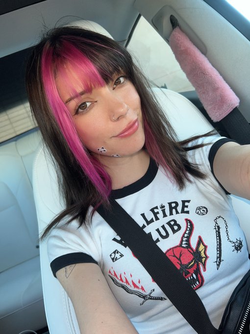 back to pink. feel like myself again. 🩷 https://t.co/pVJc5xsFVr