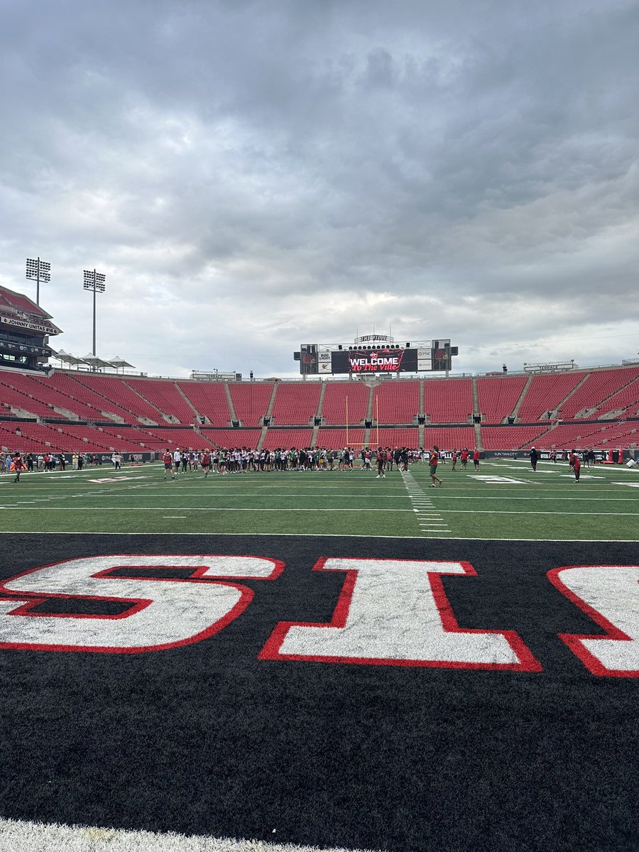 wsand2008's tweet photo. Had a great time at the @LouisvilleFB camp today. Learned a lot! Appreciate the hospitality from all of the coaches. @JimSandfoss @CoachLickert @TBredsFB @CoachStoutUTM @CoachROwens @CoachCBarclay https://t.co/Uyta4dBA7i