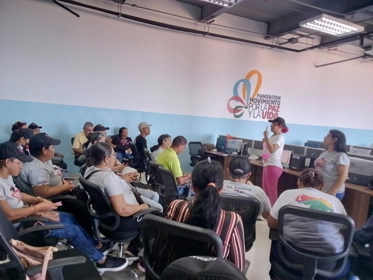 CclapMacanaoNE2's tweet photo. #05JUN llMunicipio #PeninsuladeMacanao Estado #NuevaEsparta, Continua en la II fase del Plan de Formación de los líderes y lideresas #CLAP dando cumplimiento a las instrucciones de nuestro Pdte @NicolasMaduro

@LealTelleria
@dcabellor

#PuebloMaduroEnPaz
#SoyComunicadorClapNE w™ https://t.co/EYmnmy0hor