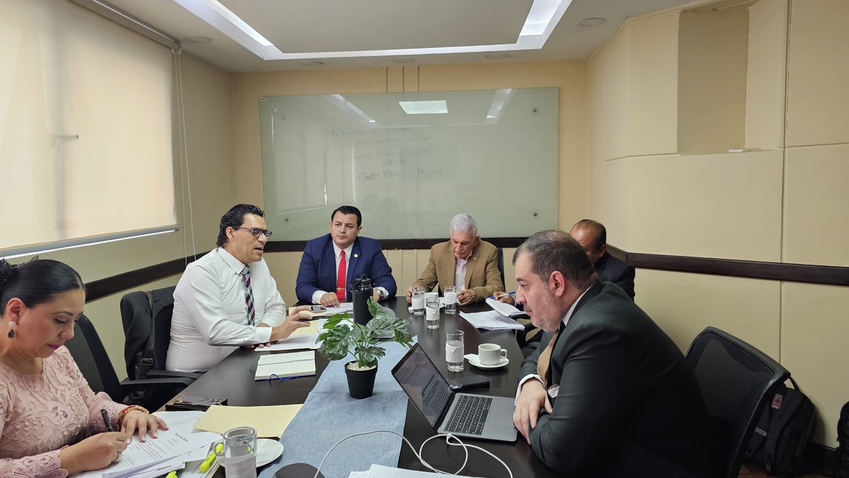 CongresoGuate's tweet image. La Comisión de Asuntos Electorales, instancia presidida por el diputado Ignacio Quijada, celebró una nueva reunión de trabajo con el objetivo de continuar con el análisis de reformas a la Ley Electoral y de Partidos Políticos.

#ReformasLEPP