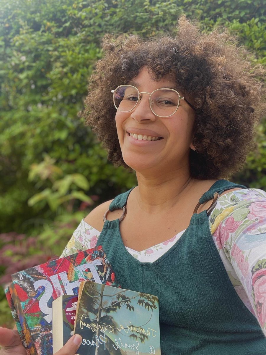 intersect_anu's tweet photo. So #MeetTheReader β I am an Antiguan living in the UK who has recently given up a full-time job in education to pursue a dream that has consumed me since I was little; to be a writer, poet, historian and storyteller! π¦π¬β€οΈ https://t.co/gzzjoZinOS