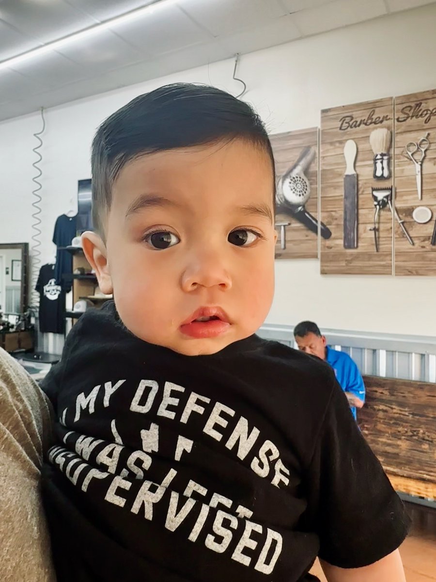 CoachGomez_SRT's tweet photo. How else do you get a 1-year old to sit still?!?!? #mrstealyogirl #dadstwin https://t.co/05YLV0bv5t