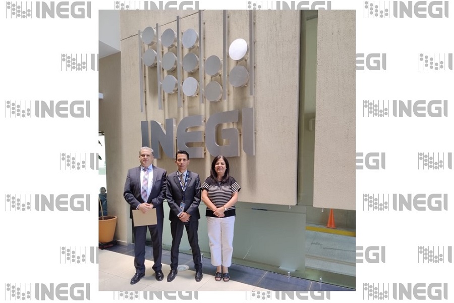 MolinaL_Nicolas's tweet photo. .@INEGI_INFORMA En la sede de la Coordinación Estatal @Aguascalientes, recibimos al Mtro. Luis Enrique Gutiérrez Reynoso, Titular del @ags_ie, a quien les hicimos la presentación del nuevo sitio “Cuéntame de México”. https://t.co/LXkyrLZuPS