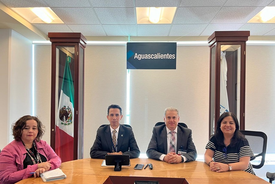 MolinaL_Nicolas's tweet photo. .@INEGI_INFORMA En la sede de la Coordinación Estatal @Aguascalientes, recibimos al Mtro. Luis Enrique Gutiérrez Reynoso, Titular del @ags_ie, a quien les hicimos la presentación del nuevo sitio “Cuéntame de México”. https://t.co/LXkyrLZuPS