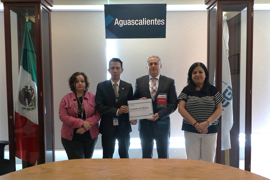 MolinaL_Nicolas's tweet photo. .@INEGI_INFORMA En la sede de la Coordinación Estatal @Aguascalientes, recibimos al Mtro. Luis Enrique Gutiérrez Reynoso, Titular del @ags_ie, a quien les hicimos la presentación del nuevo sitio “Cuéntame de México”. https://t.co/LXkyrLZuPS