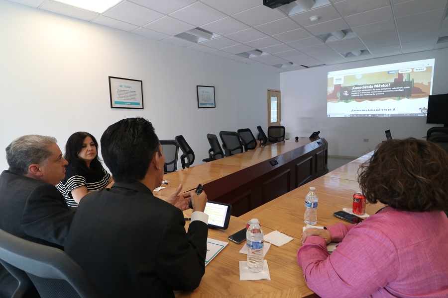 MolinaL_Nicolas's tweet photo. .@INEGI_INFORMA En la sede de la Coordinación Estatal @Aguascalientes, recibimos al Mtro. Luis Enrique Gutiérrez Reynoso, Titular del @ags_ie, a quien les hicimos la presentación del nuevo sitio “Cuéntame de México”. https://t.co/LXkyrLZuPS