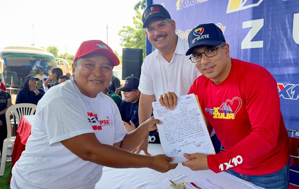 Como parte de la comunicación directa con el pueblo, el equipo del 1x10 del Buen Gobierno Zulia llevó soluciones en materia de servicios públicos y salud a comunidades priorizadas del municipio San Francisco.
acortar.link/GXc2ei