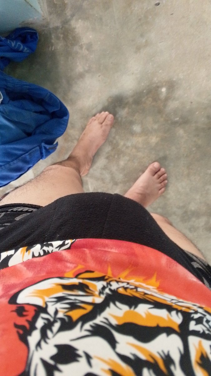 RocnSh's tweet photo. วันหยุดเนาะ https://t.co/rnYe5TSNqR