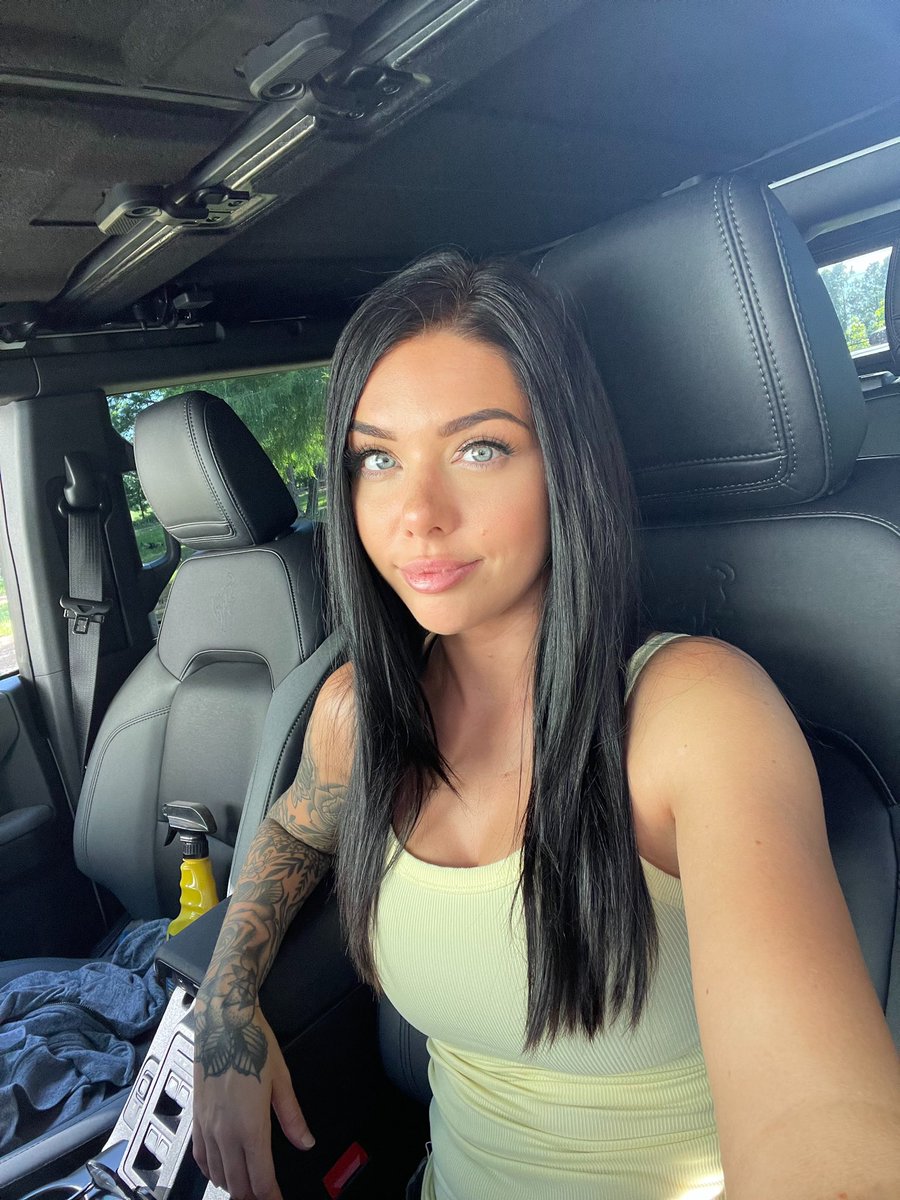 Anna Riddle Rose tweet media