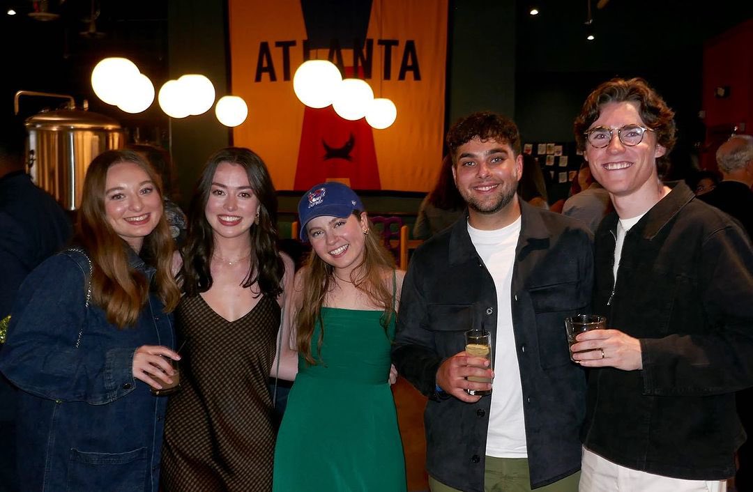 Anneliese Judge recentemente com amigos, em Atlanta.