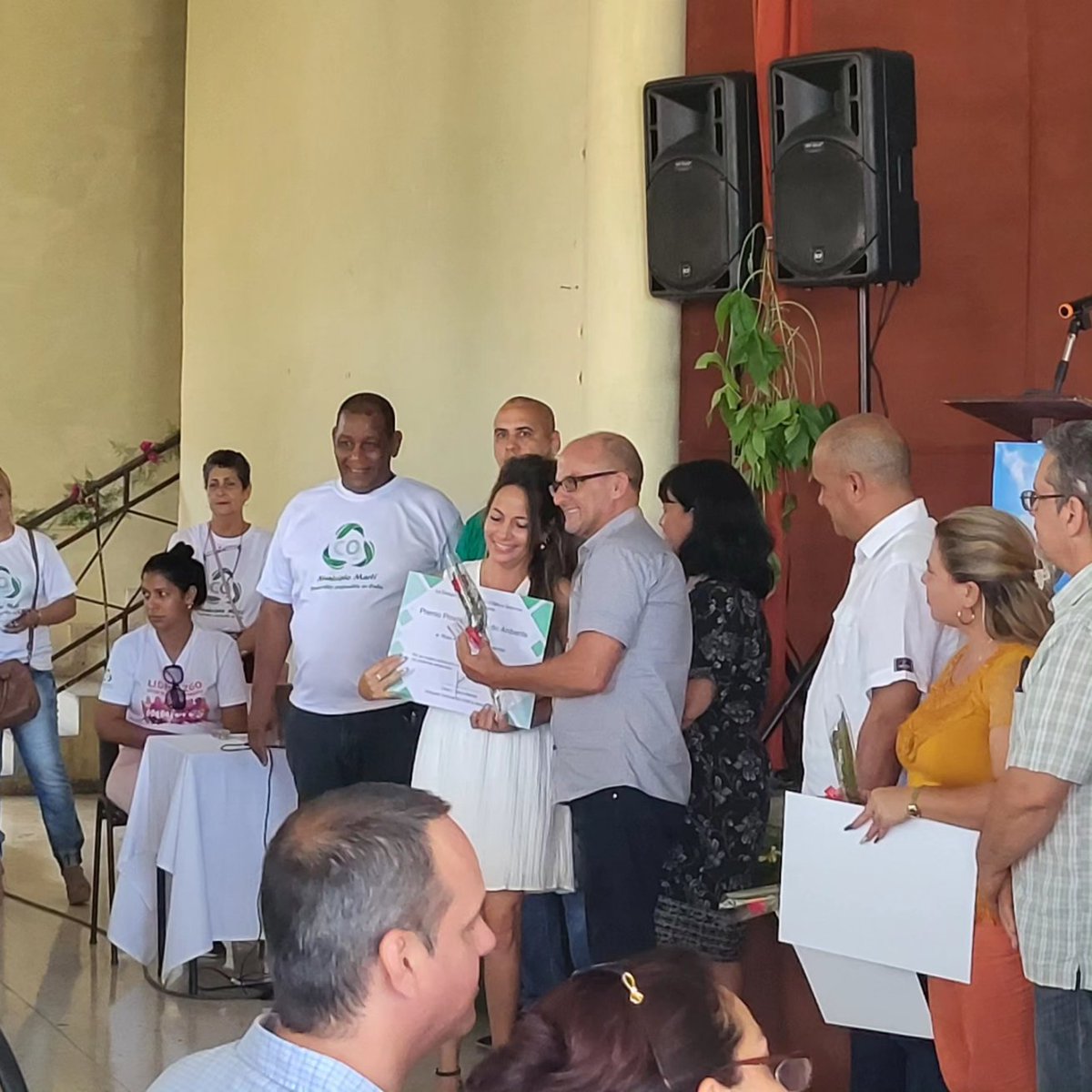 FlorayFaunaMtz's tweet photo. En la tarde de hoy, en el Acto Provincial por el Día Mundial de Medio Ambiente, se le fue entregada a nuestra Directora General @RosaASantaMene1 el Premio Provincial de Medio Ambiente a Persona Natural por su labor en la conservación del #medioambiente. Felicidades
#ffmat https://t.co/oWe5DBz69I