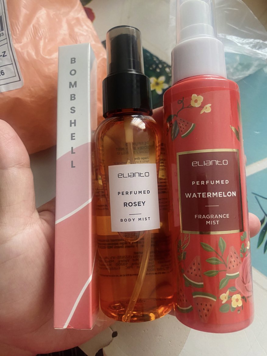 _surianiomar_'s tweet photo. Girlss, tak perlu beli perfume yang mahai untuk wangi girlss. Cukup beli perfume mist ni je! WANGI TERUK ⭐️ Tak ingat dah kali ke berapa dah repeat beli sini. Semua dijamin genuine. https://t.co/k4nKSoX1Sz