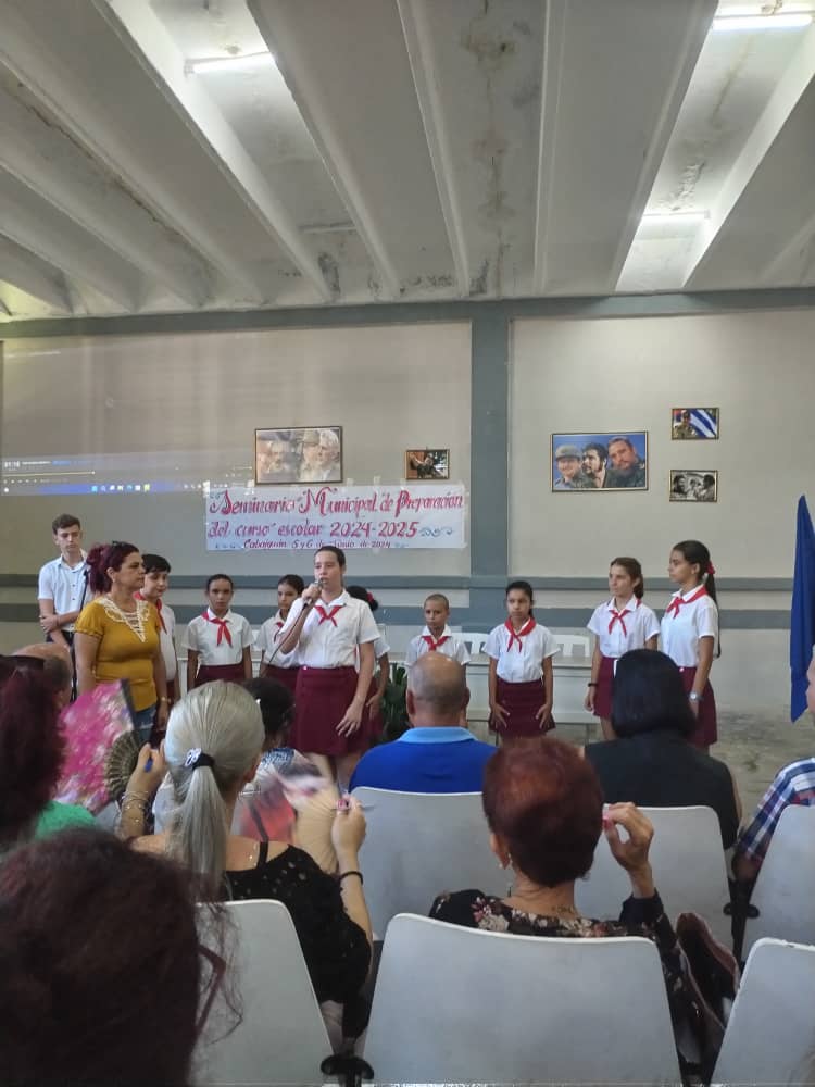 EholiaRice's tweet photo. Se desarrolla en #CabaiguánEduca             seminario de preparación para el próximo curso escolar 2024 - 2025 para lograr mayores èxitos en la educación #SanctiSpíritusEnMarcha  @AndreiArmasBra6  @DeivyPrezMartn1 https://t.co/k9089kaGZu