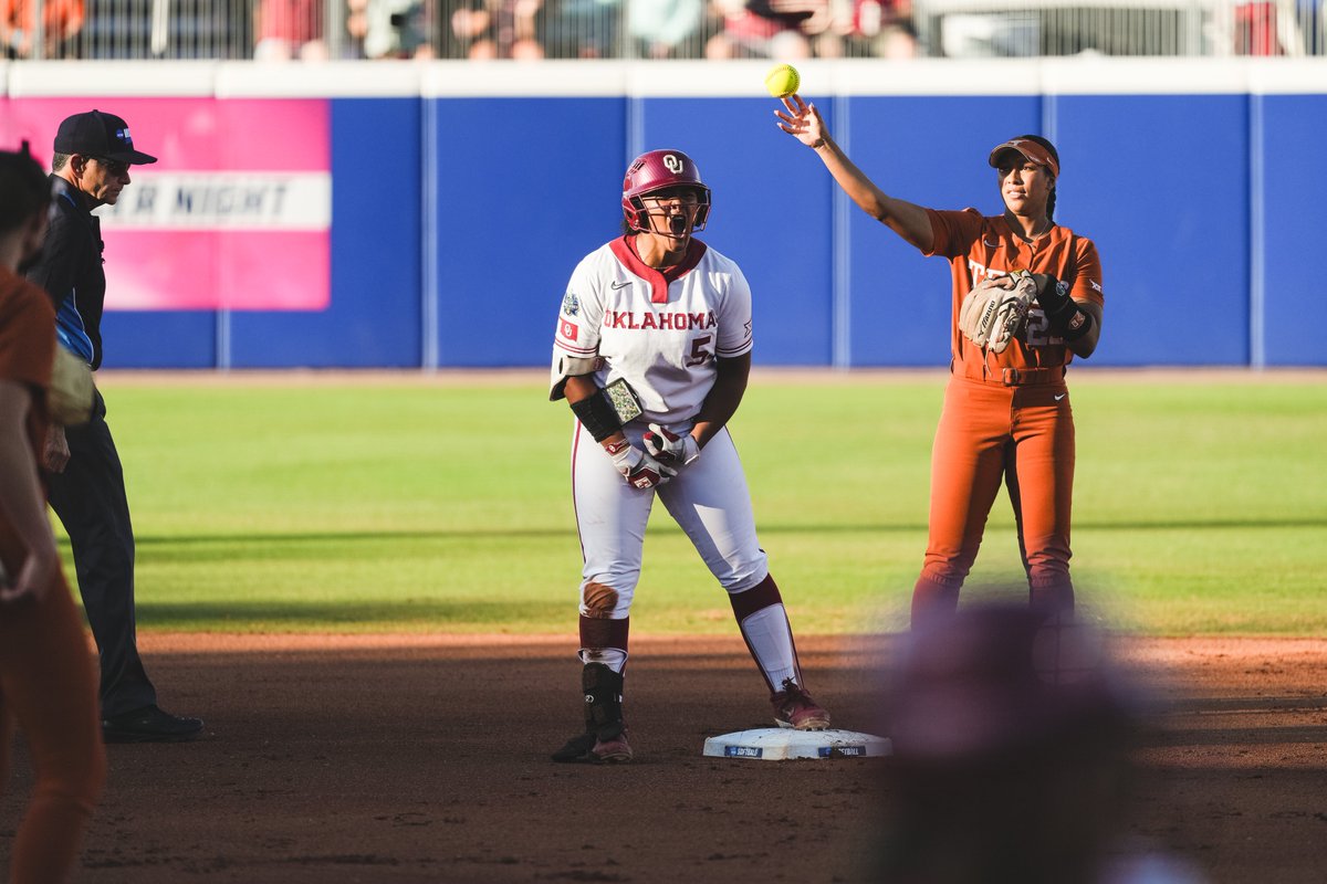 OU_Softball's tweet photo. 🗣️ BOOMER ‼️

↓3 | OU 5, UT 1

#ChampionshipMindset