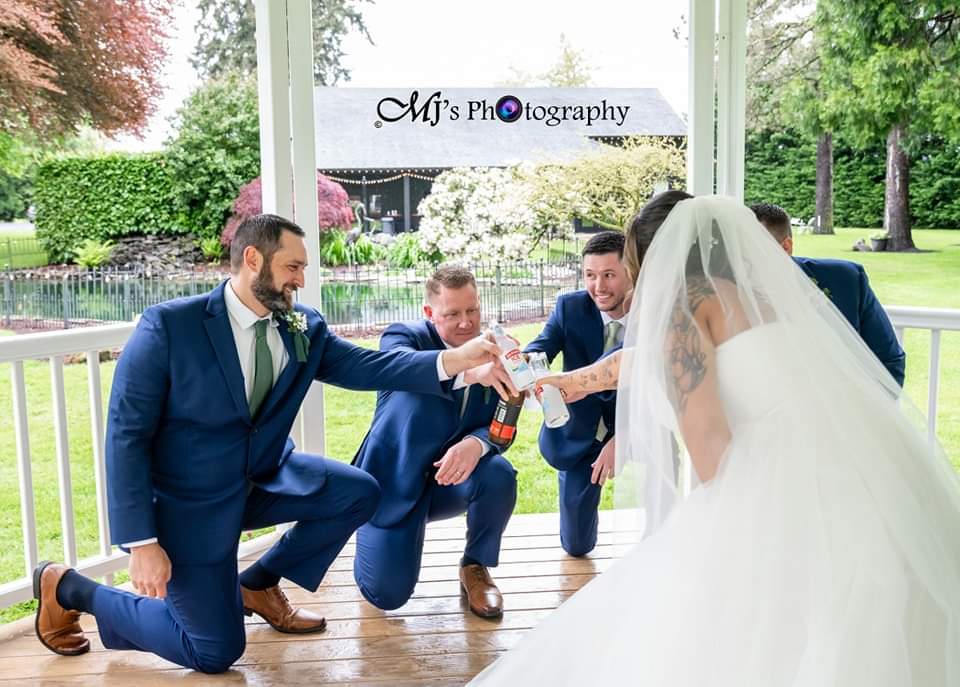MJsPhotography2's tweet photo. We are well versed in posing! We always make sure to include your favorite poses but we have tons of ideas as well! 

Brian and Rachel's wedding 💍😍

@hairwitherinm 

#pnw #weddings #love #bride #groom #photographers https://t.co/aHNt9jr038