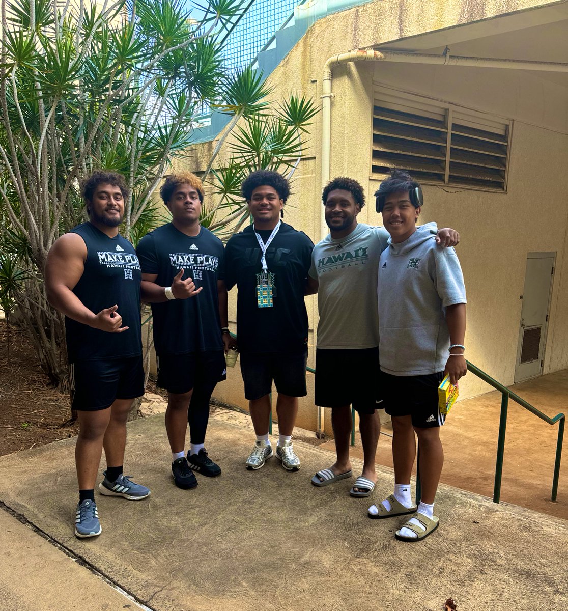 SioneMotuapuaka's tweet photo. GAELS to BRADAAAHHOOD 🙏🏼 #OVweekend https://t.co/foZcsqi6Wb