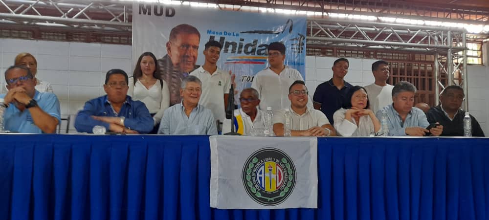 Emotivo acto politico en mi estado #Aragua.
 
<a href="/hramosallup/">Henry Ramos Allup</a> y <a href="/PieroMaroun/">Piero Maroun</a> le hablaron a nuestra militancia con un discurso sincero, motivador y unitario, los adecos seguimos activados por toda Venezuela trabajando para lograr la victoria del 28J con <a href="/EdmundoGU/">Edmundo González</a>