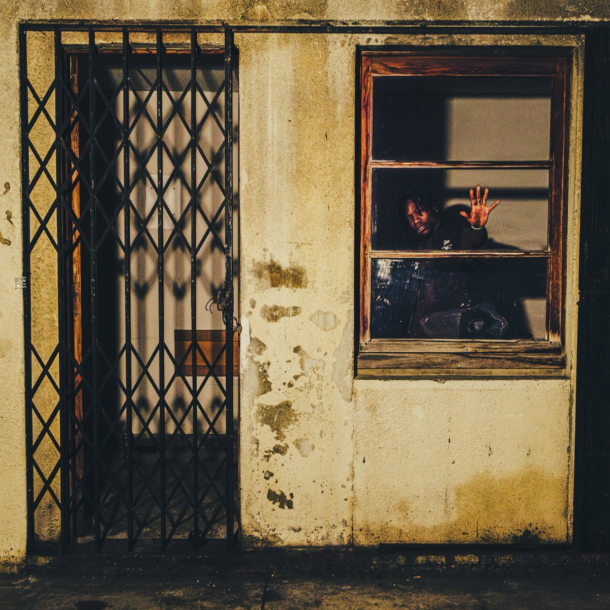 Ce soir sort le deuxième projet de KABBSKY !

10 titres ensoleillés et enivrants. On pourra compter 3 feats, Mayo, AAMO et Jolagreen23.