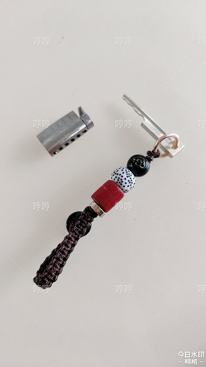 提前618活动嘞，新增五孔六孔锁芯，区别在于弹子数量越多开锁越难，虽然目前还没有锁奴越狱成功。手工制作的锁芯弹孔深度不一样，弹子长度不一样，所以能保证绝对不通开。价格史上新低，后期还会研发其他款不锈钢锁芯，有需要可持续关注小店。 https://t.co/NTvTDvsxj0