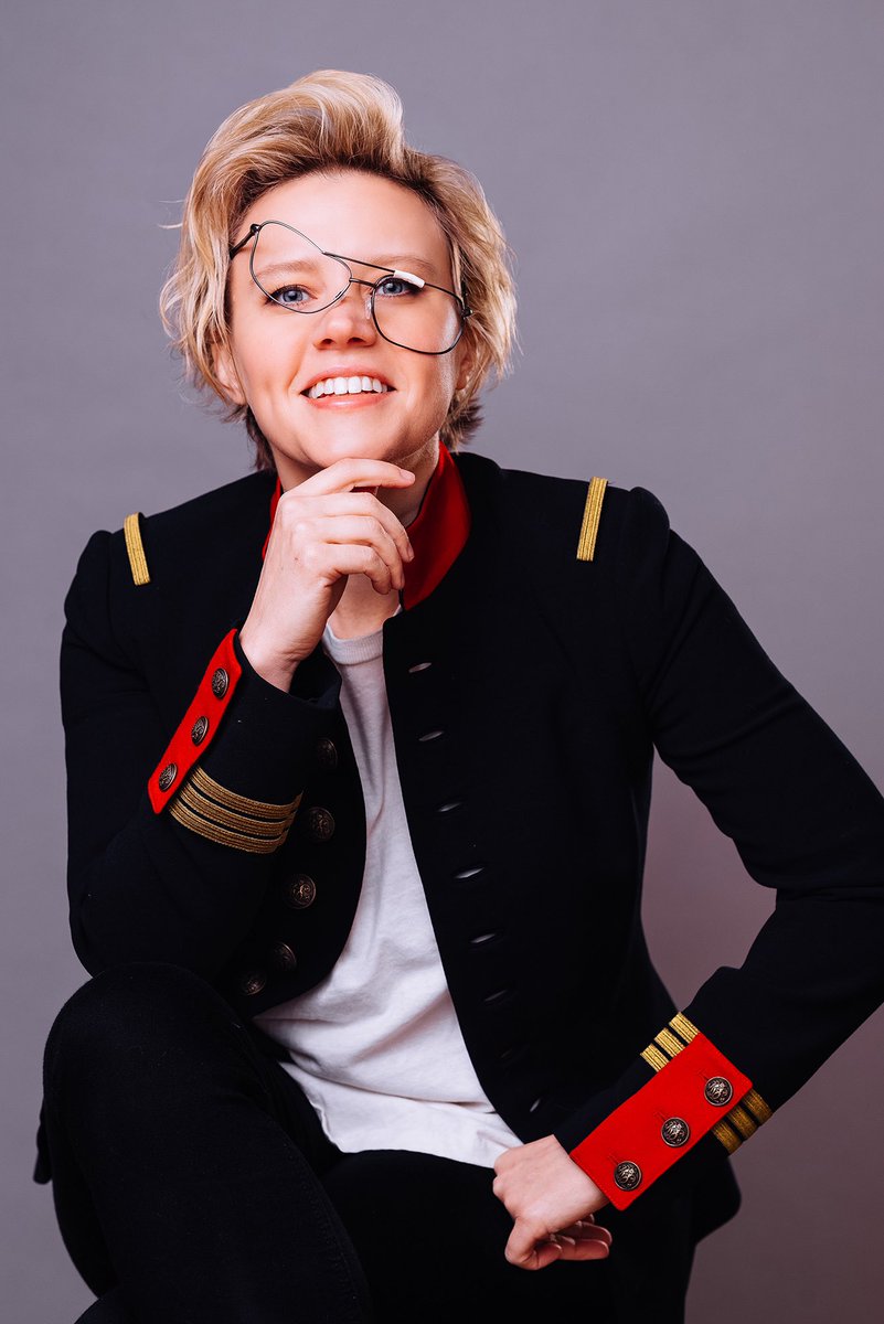 📸 | Kate McKinnon’s author photo photographed by Jackie Abbott