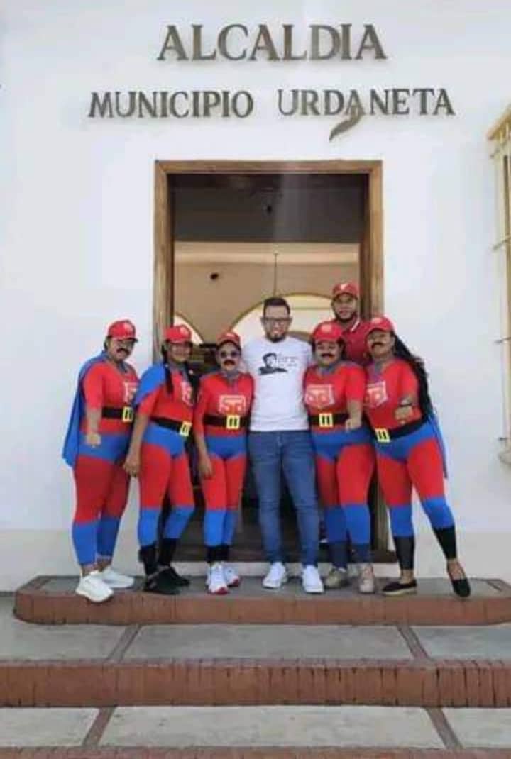 Luisrgrb65's tweet photo. El colmo de lo ridículo...🤮🤮🤮 Mamarrachos... https://t.co/h4qeFKddgQ
