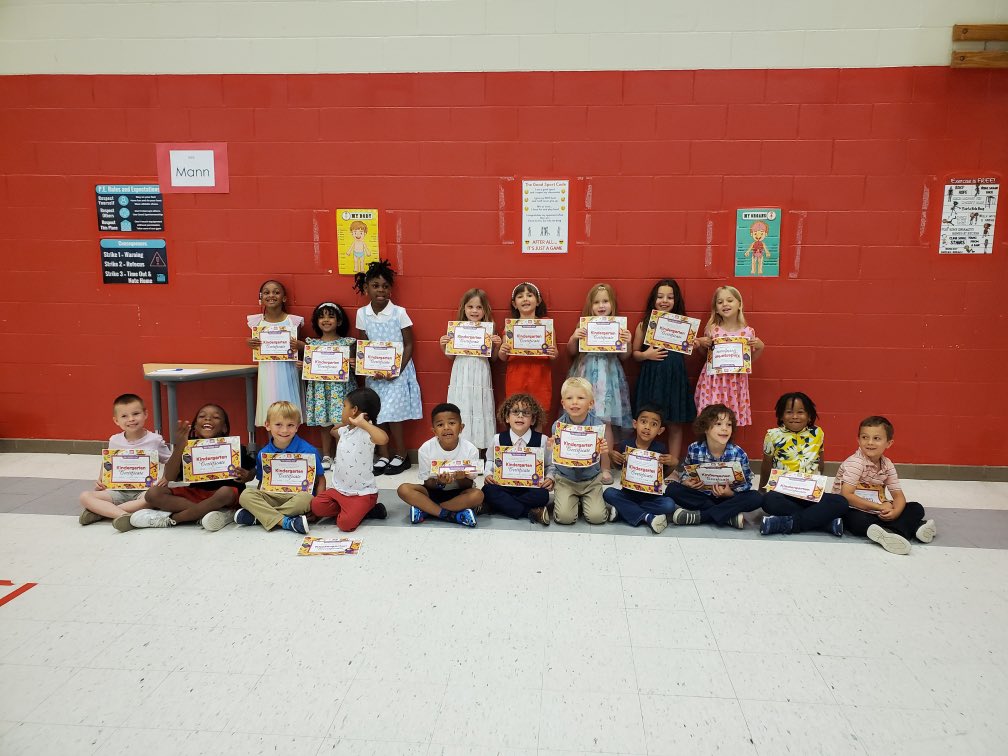 emannteaches's tweet photo. End of year ceremonies are always fun celebrated with friends and family ❤️ #kindergarten2024 @CarrolltonES https://t.co/MfCJqdJZND