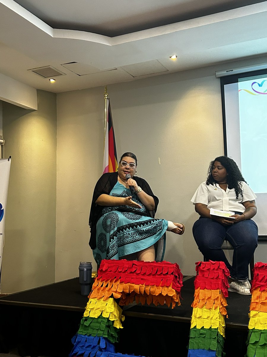 “El silencio es un lugar peligroso. El closet no solo lo vivimos desde las cuerpas sáficas. El closet también lo viven las aliadas y aliados. Es evidente la discriminación”
- Samirah Armengol 🏳️‍🌈