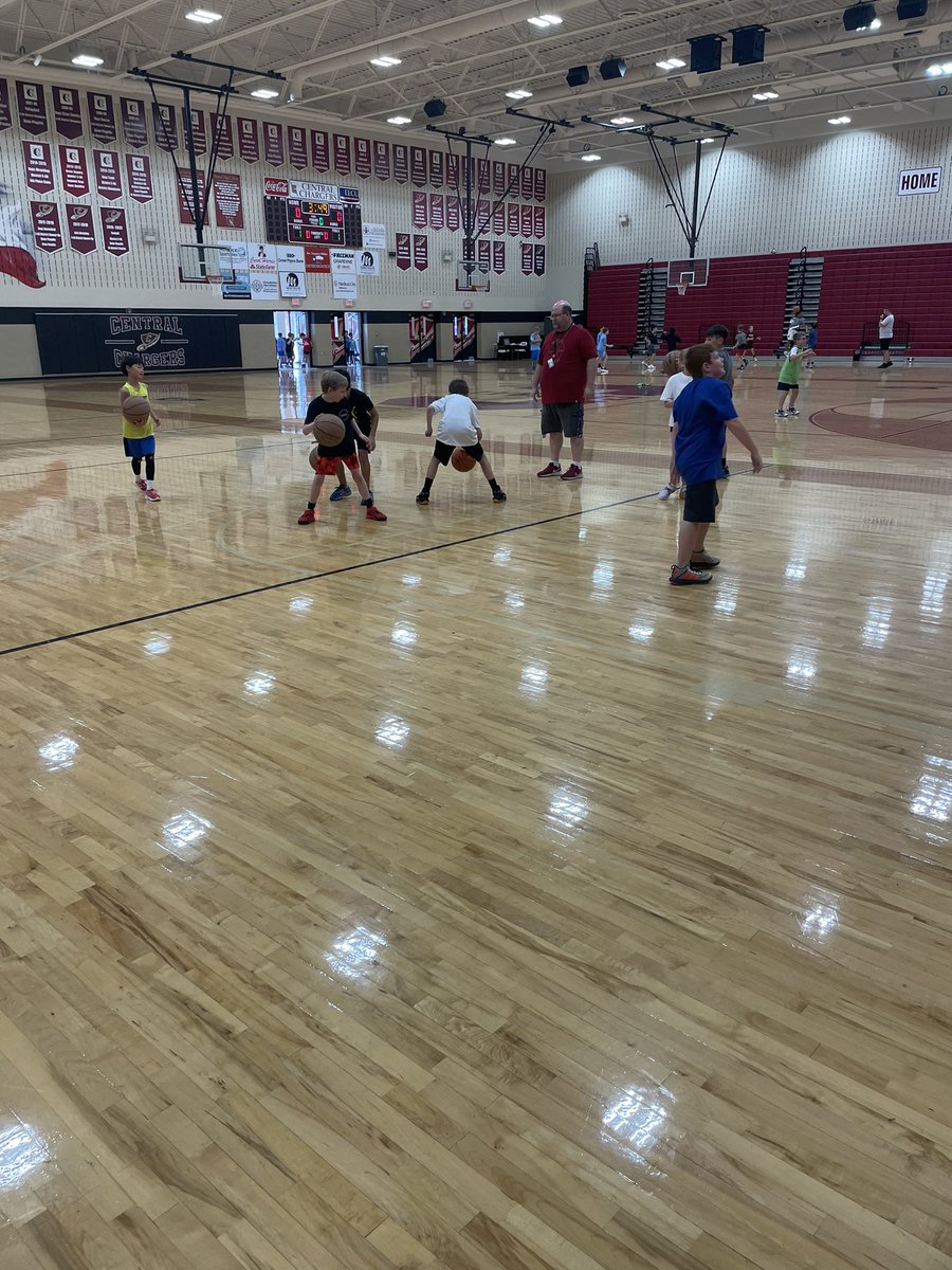 CentralHoops's tweet photo. Great Day 3 of ⚡️🏀 Camp! Looking forward to an awesome final day of camp tomorrow! 

#PushThru 
#FAMILY 

@KellerISD @KellerCentralHS @KISDAthletics @Chargers_CHS @chsabc @CHS_Nation https://t.co/N9YDroBN6G