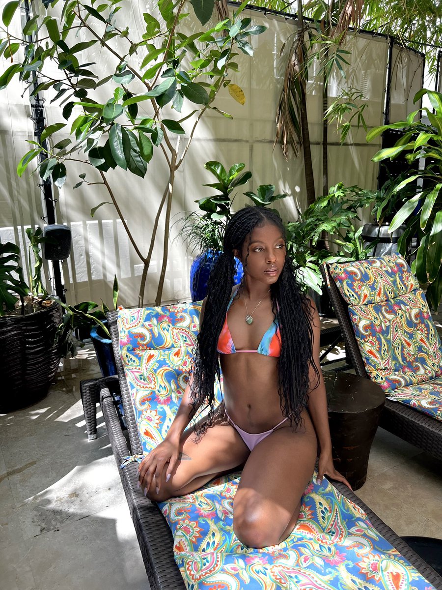 🌴