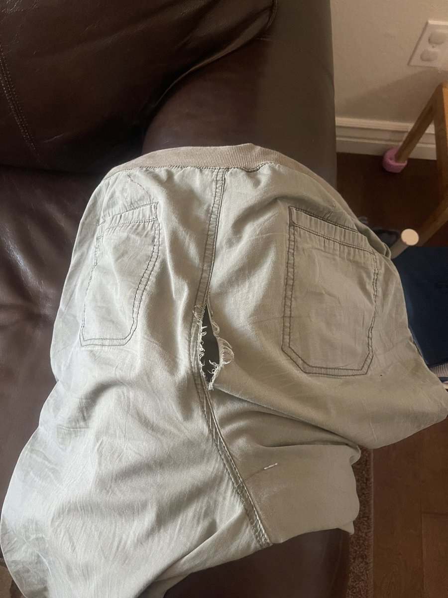 HailQueenLuna's tweet photo. Ass so fat it ripped my pants😂🍑
Send $60 so I can get a new pair! https://t.co/UKvIyzIPJe