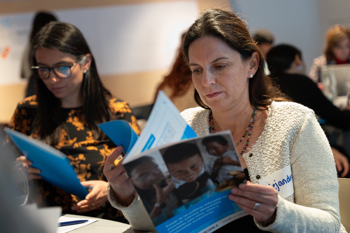 Asistentes de la academia y la sociedad civil junto a los equipos de <a href="/slanoficial/">SLAN Internacional</a> y <a href="/unicef/">UNICEF</a> hicieron sus aportes sobre la importancia de incorporar las 10 recomendaciones del Consenso de Cuenca en la política pública.