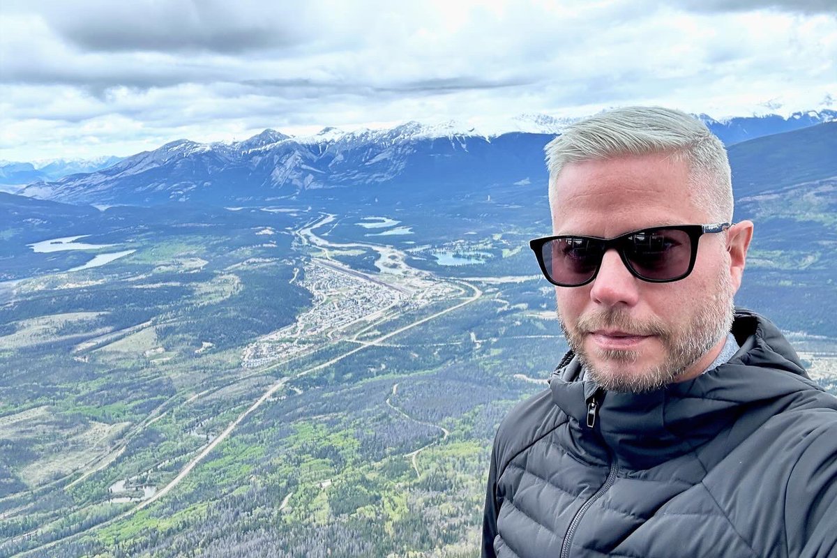 br_webb's tweet photo. Up, up, and away aboard the Jasper Skytram. The views of Jasper and the snow-capped mountains are stunningโan absolute must-do on any Rocky Mountain road trip!
ย
#HomoCultureTour #PursuitLife #JasperSkyTram #RockyMountainViews #ExploreJasper #GayTravel #Gaycation https://t.co/6IUGr13ExT
