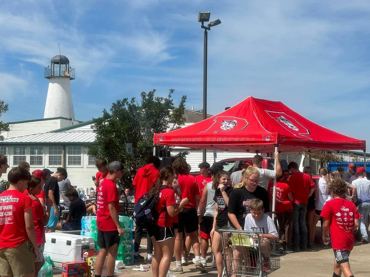 thatboySlim19's tweet photo. A time was spent helping the community at Ray Roberts Marina in Sanger, TX. Giving back and being God's vessel. #PonderPride #Villagemindset @PonderLionPride @blitzemD @CoachJCordell @CoachHatton45 @BnanceTTU @CoachYates77 https://t.co/3n6xKzVacW