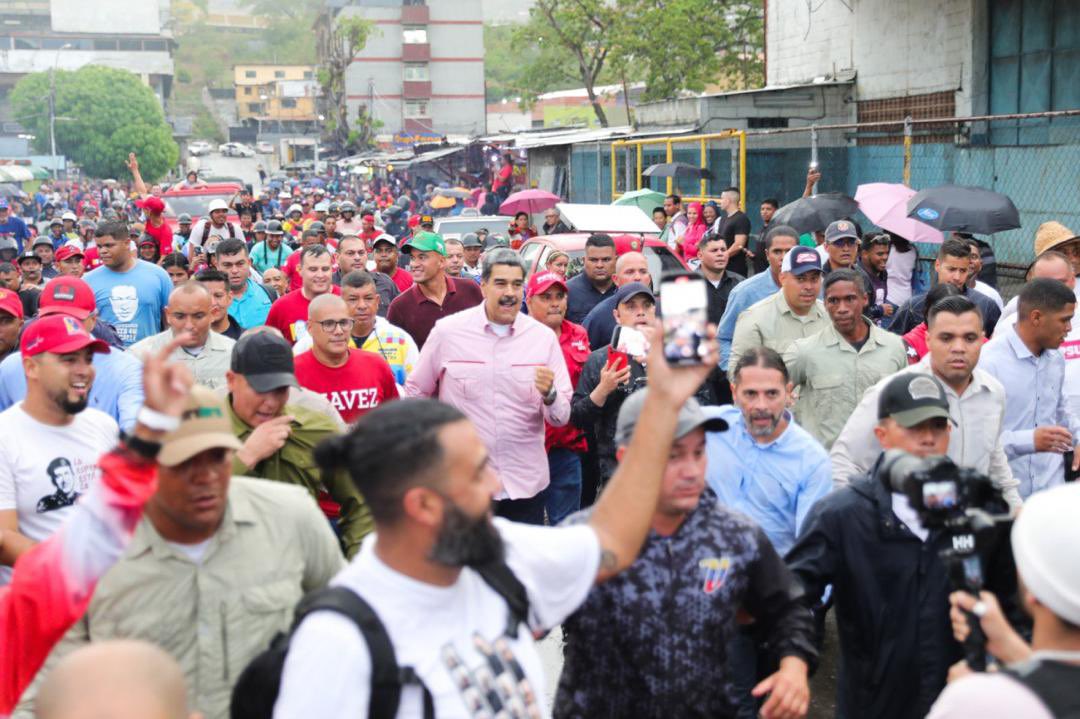 ¡Este es mi candidato! ¿Y el tuyo?
#PuebloMaduroEnPaz
#ConNicoNosotrosVenceremos 
#AfirmativosYPalante 

<a href="/NicolasMaduro/">Nicolás Maduro</a>