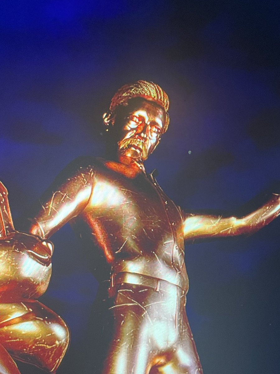 Voxonal's tweet photo. Did they freeze the owner in the statue 😭😭😭 #indigopark https://t.co/KThLP7tW6f