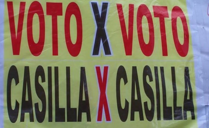 Rocha4T's tweet photo. Mi pecho NO es bodega 

¡¡VOTO POR VOTO!!
¡¡CASILLA POR CASILLA!!

Somos la generación que creció con los fraudes electorales del PRIAN en 2006 y 2012.

Somos la generación en la que nuestros padres y madres lucharon junto a AMLO contra el neoliberalismo que se enquistó a través del “haiga sido como haiga sido”

Somos la generación que creció viendo las luchas titánicas de AMLO, de @A_Encinas_R, de @martibatres y por supuesto de @Claudiashein. 

Somos la generación que siempre estará de acuerdo con el “voto por voto y casilla por casilla”, porque nosotros sí somos demócratas.

Somos ahora la generación que le exige a MC que respete las decisiones de las y los jalisciences, porque a todas luces estamos viendo y documentando sus trampas.

Somos la generación que le dice a Xóchitl Gálvez que no malbarate esta consigna porque no tiene 2 cosas para hacerla valer: 1) Los votos y 2) Madre.

Somos la generación que cuidará el proyecto de nación que legará AMLO a la nación y que vivirá por largos, largos años. 

Somos la generación que está lapidando lo que queda del viejo modelo de saqueo rapaz que empobreció a millones de mexicanas y mexicanos.

Somos la generación que creció sabiendo del “Éxodo de la Democracia”, de la “Defensa del Pétroleo”, del “Gobierno Legítimo” y de la consolidación de Morena.

Y cuando dicen “voto por voto” NO NOS ASUSTAN, al contrario, siempre defenderemos la pluralidad y que todo lo público sea cada ve más público.

#VotoXVoto