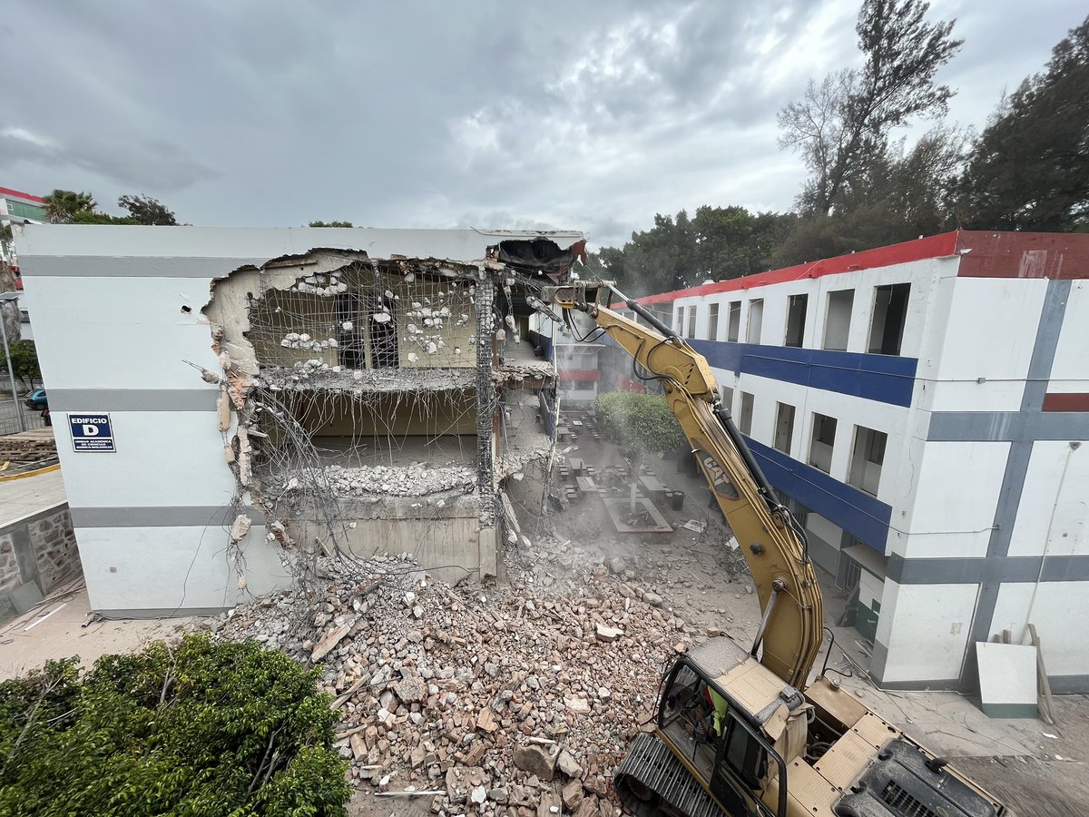 FCQBUAGRO's tweet photo. Realizamos diversas obras para mejorar la infraestructura, pero terminamos esta gestión 2018-2024, entregando los edificios C y D, dónde se alberga el 80% de los laboratorios de investigación y las aulas de posgrado. https://t.co/Benzqt6Kf8