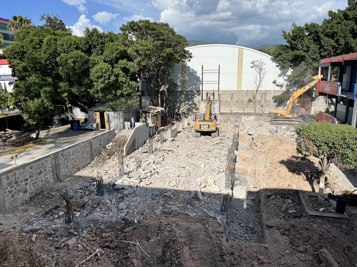 FCQBUAGRO's tweet photo. Estos nuevos edificios se realizaron gracias a las gestiones que realizamos y al apoyo de nuestras autoridades de la administración central, hoy los edificios están listos para seguir trabajando “La ciencia en beneficio de tu salud”. https://t.co/ZMhXfrOBD2