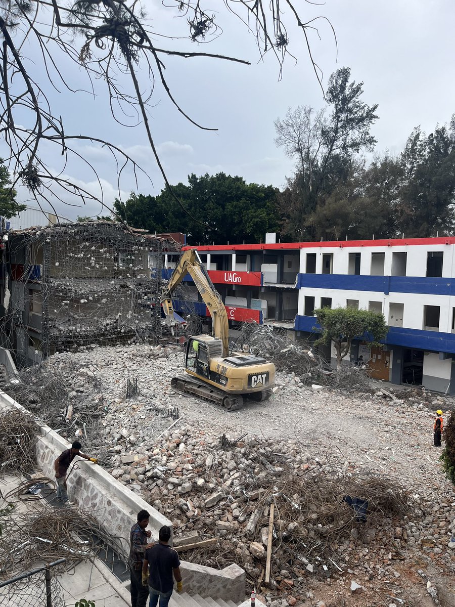 FCQBUAGRO's tweet photo. Estos nuevos edificios se realizaron gracias a las gestiones que realizamos y al apoyo de nuestras autoridades de la administración central, hoy los edificios están listos para seguir trabajando “La ciencia en beneficio de tu salud”. https://t.co/ZMhXfrOBD2